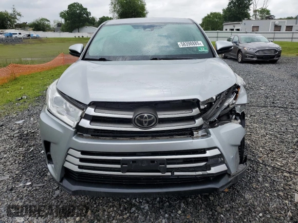 2018 Toyota Highlander LE with VIN 5TDBZRFH0JS841346, listed as a Copart auction lot 58398885 with 61,935 mi miles and Salvage title. Bid and sale history available at DreamBid. Image 5.