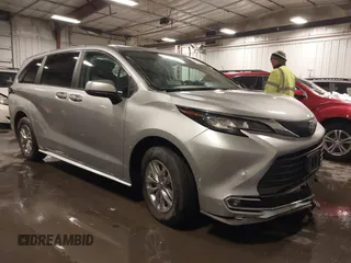 2022 Toyota Sienna XLE with VIN 5TDYRKEC6NS126603, listed as a IAAI auction lot 41561490 with 69,069 mi miles. Bid and sale history available at carsss.com. Image 1.