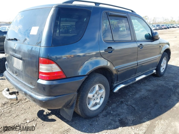 2000 Mercedes-Benz M-Class with VIN 4JGAB54E8YA148786, listed as a IAAI auction lot 41831892 with 999,999 mi miles. Bid and sale history available at carsss.com. Image 4.