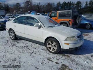 2004 Volkswagen Passat Sedan GLX with VIN WVWRH63B74P254107, listed as a IAAI auction lot 41476148 with 88,359 mi miles. Bid and sale history available at carsss.com. Image 1.