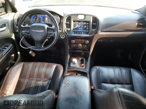 2020 Chrysler 300 S z VIN 2C3CCABG6LH137405, wystawiony jako Copart lot #73434754 z przebiegiem 68 064 mil mil oraz Czysty tytuł • Clean title. Historia ofert i sprzedaży dostępna na DreamBid. Obrazek 8.