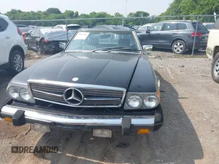 1982 Mercedes-Benz 380 SL z VIN WDBBA45A0CB017032, wystawiony jako IAAI lot #42461326 z przebiegiem 153 044 mil mil oraz . Historia ofert i sprzedaży dostępna na DreamBid. Obrazek 6.