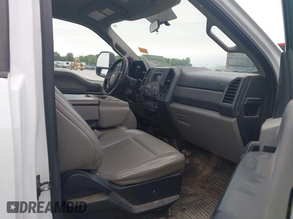 2017 Ford F-250 XL with VIN 1FTBF2A66HEF13905, listed as a IAAI auction lot 42339376 with 116,514 mi miles and . Bid and sale history available at DreamBid. Image 5.