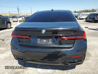 2022 BMW 7 Series 740i with VIN WBA7T2C00NCK41427, listed as a Copart auction lot 65962033 with 17,842 mi miles. Bid and sale history available at carsss.com. Image 6.