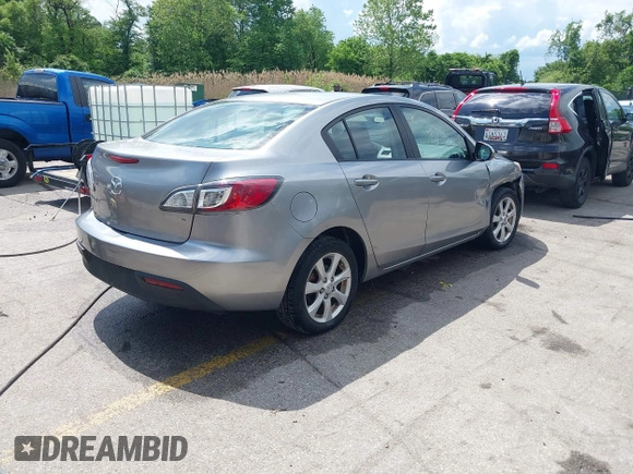 2011 Mazda 3 i Touring z VIN JM1BL1VG2B1442643, wystawiony jako IAAI lot #42145394 z przebiegiem 145 550 mil mil oraz . Historia ofert i sprzedaży dostępna na DreamBid. Obrazek 4.