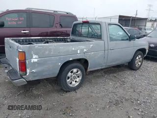 1996 Nissan Frontier XE z VIN 1N6SD11SXTC351243, wystawiony jako IAAI lot #42422568 z przebiegiem 265 304 mil mil oraz . Historia ofert i sprzedaży dostępna na DreamBid. Obrazek 4.