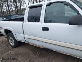 2006 Chevrolet Silverado 1500 LT2 with VIN 2GCEK19B761109126, listed as a IAAI auction lot 41681380 with 335,592 mi miles. Bid and sale history available at carsss.com. Image 6.
