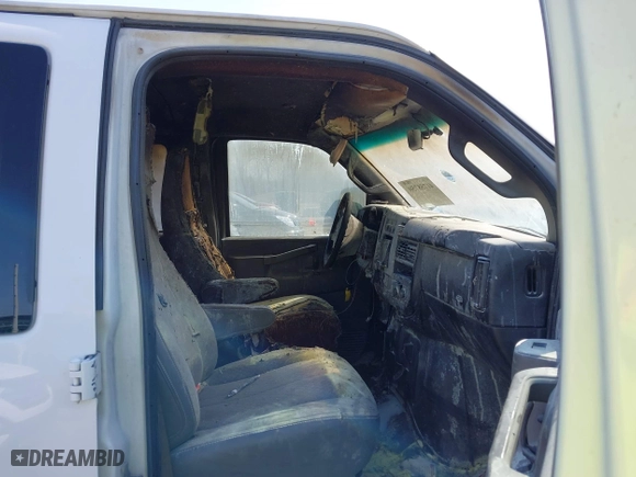 2017 Chevrolet Express Passenger LT with VIN 1GAZGPFFXH1206108, listed as a IAAI auction lot 41758750 with 320,138 mi miles. Bid and sale history available at carsss.com. Image 5.