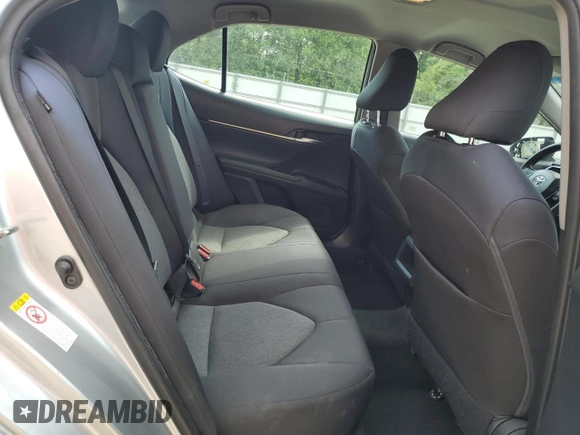 2018 Toyota Camry LE z VIN 4T1B11HK3JU525478, wystawiony jako Copart lot #56112235 z przebiegiem 141 609 mil mil oraz Szkoda całkowita • Salvage title. Historia ofert i sprzedaży dostępna na DreamBid. Obrazek 10.