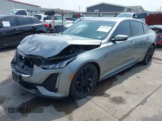 2023 Cadillac CT5 Sport z VIN 1G6DP5RK7P0113696, wystawiony jako IAAI lot #41904906 z przebiegiem 89 191 mil mil oraz . Historia ofert i sprzedaży dostępna na DreamBid. Obrazek 2.