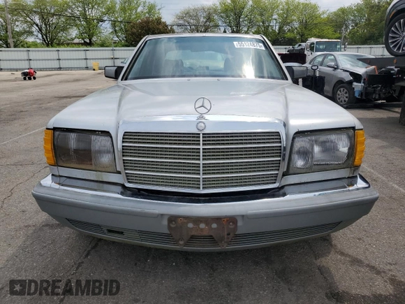 1985 Mercedes-Benz 380 z VIN WDBCA32C1FA105232, wystawiony jako Copart lot #55124875 z przebiegiem 150 676 mil mil oraz Czysty tytuł • Clean title. Historia ofert i sprzedaży dostępna na DreamBid. Obrazek 5.