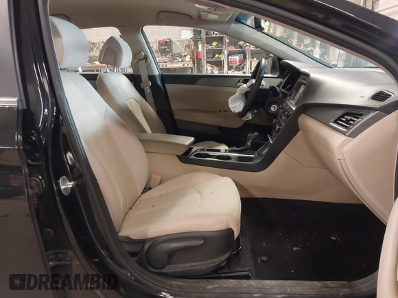2016 Hyundai Sonata SE z VIN 5NPE24AF5GH260658, wystawiony jako IAAI lot #41884896 z przebiegiem 127 645 mil mil oraz . Historia ofert i sprzedaży dostępna na DreamBid. Obrazek 5.
