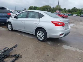 2019 Nissan Sentra S z VIN 3N1AB7AP7KY425276, wystawiony jako IAAI lot #41745256 z przebiegiem 72 306 mil mil oraz . Historia ofert i sprzedaży dostępna na DreamBid. Obrazek 3.