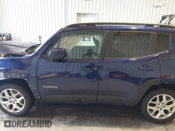 2017 Jeep Renegade Latitude with VIN ZACCJABB6HPE79271, listed as a IAAI auction lot 40998196 with 117,118 mi miles. Bid and sale history available at carsss.com. Image 15.