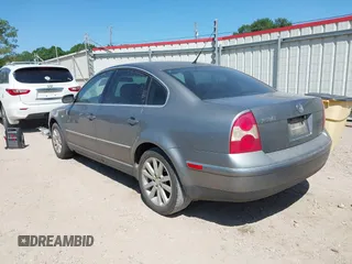 2002 Volkswagen Passat GLS with VIN WVWPD63B12P448213, listed as a IAAI auction lot 41992748 with 189,370 mi miles. Bid and sale history available at carsss.com. Image 3.