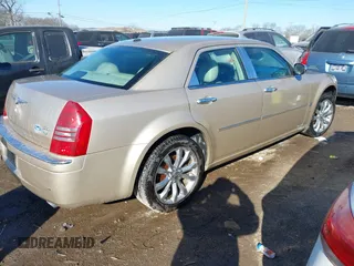 2006 Chrysler 300 C with VIN 2C3KK63H66H374760, listed as a IAAI auction lot 41365655 with 186,900 mi miles. Bid and sale history available at carsss.com. Image 4.