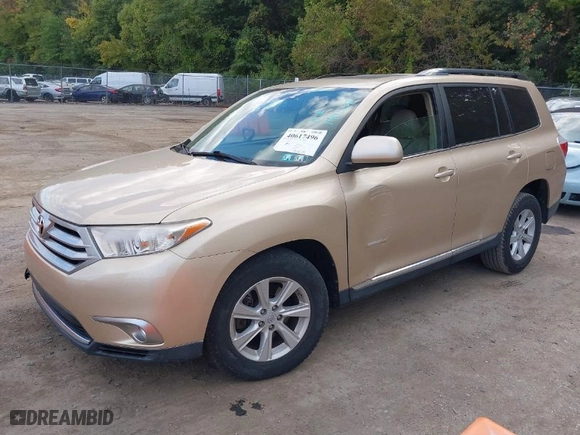 2011 Toyota Highlander with VIN 5TDBK3EH0BS057639, listed as a IAAI auction lot 40617496 with 94,093 mi miles. Bid and sale history available at carsss.com. Image 2.