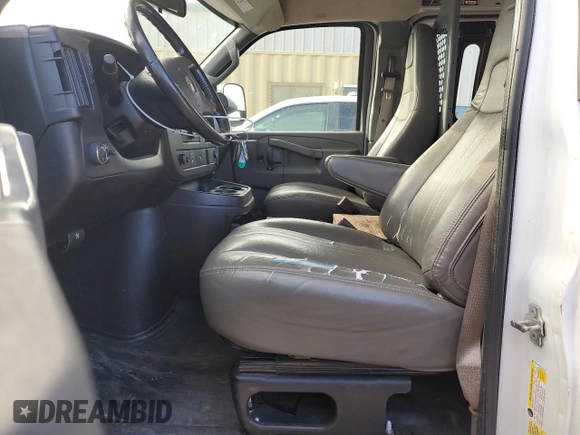 2019 Chevrolet Express Cargo с VIN 1GCWGAFP8K1237252, выставлен на аукционе Copart как лот 46434275 с пробегом 145 326 миль миль и Чистый • Clean title. История ставок и продаж доступна на DreamBid. Изображение 7.