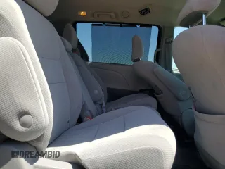 2018 Toyota Sienna LE Auto Access Seat z VIN 5TDKZ3DC5JS940670, wystawiony jako Copart lot #63253685 z przebiegiem 92 604 mil mil oraz Szkoda całkowita • Salvage title. Historia ofert i sprzedaży dostępna na DreamBid. Obrazek 11.