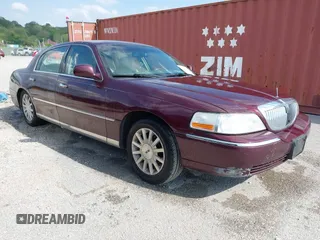 2006 Lincoln Town Car Signature z VIN 1LNHM81V06Y649934, wystawiony jako IAAI lot #42143662 z przebiegiem 147 534 mil mil oraz . Historia ofert i sprzedaży dostępna na DreamBid. Obrazek 1.