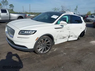 2022 Lincoln Nautilus Reserve with VIN 2LMPJ8KP1NBL17795, listed as a IAAI auction lot 41903561 with 63,786 mi miles. Bid and sale history available at carsss.com. Image 18.