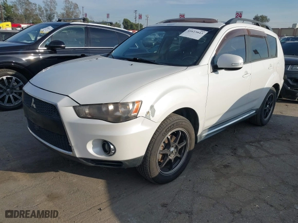 2010 Mitsubishi Outlander SE with VIN JA4AS3AW5AZ009741, listed as a IAAI auction lot 41623843 with 180,184 mi miles. Bid and sale history available at carsss.com. Image 2.