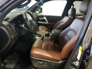 2020 Toyota Land Cruiser z VIN JTMCY7AJ5L4094265, wystawiony jako Copart lot #49725175 z przebiegiem 85 180 mil mil oraz Szkoda całkowita • Salvage title. Historia ofert i sprzedaży dostępna na DreamBid. Obrazek 7.