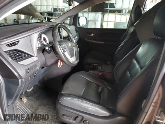 2015 Toyota Sienna SE с VIN 5TDXK3DC4FS686547, выставлен на аукционе Copart как лот 53255625 с пробегом 76 285 миль миль и Списание • Salvage title. История ставок и продаж доступна на DreamBid. Изображение 7.