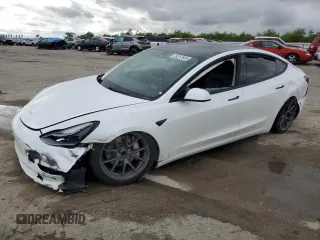 2021 Tesla Model 3 Standard Range Plus z VIN 5YJ3E1EA0MF939730, wystawiony jako Copart lot #49357665 z przebiegiem 75 799 mil mil oraz Szkoda całkowita • Salvage title. Historia ofert i sprzedaży dostępna na DreamBid. Obrazek 1.