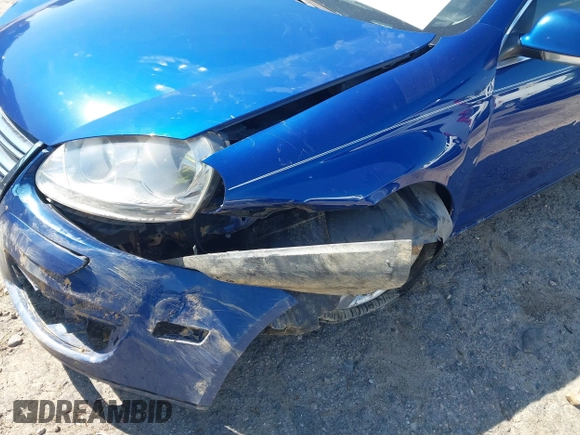 2009 Volkswagen Jetta SE z VIN 3VWRZ71K99M159242, wystawiony jako IAAI lot #42200917 z przebiegiem 226 285 mil mil oraz . Historia ofert i sprzedaży dostępna na DreamBid. Obrazek 18.