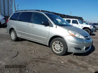 2008 Toyota Sienna LE with VIN 5TDBK23C08S019953, listed as a IAAI auction lot 41742081 with 132,598 mi miles. Bid and sale history available at carsss.com. Image 1.
