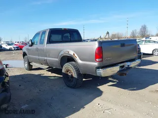 2002 Ford Super Duty F-250 XL with VIN 1FTNX21L52EB12546, listed as a IAAI auction lot 41851979 with 218,356 mi miles. Bid and sale history available at carsss.com. Image 3.