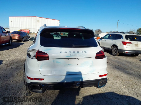 2016 Porsche Cayenne z VIN WP1AA2A2XGKA09945, wystawiony jako IAAI lot #41645654 z przebiegiem 79 327 mil mil oraz . Historia ofert i sprzedaży dostępna na DreamBid. Obrazek 6.