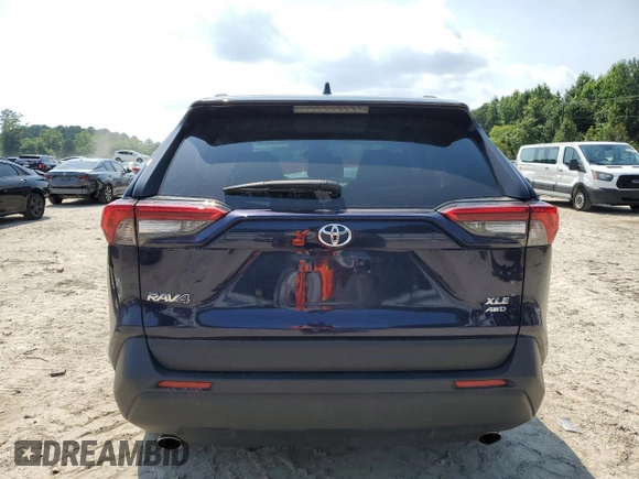 2022 Toyota RAV4 XLE z VIN 2T3P1RFV1NW282106, wystawiony jako Copart lot #61393295 z przebiegiem 46 035 mil mil oraz Szkoda całkowita • Salvage title. Historia ofert i sprzedaży dostępna na DreamBid. Obrazek 6.