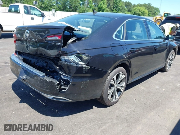 2021 Volkswagen Passat SE z VIN 1VWSA7A30MC003988, wystawiony jako IAAI lot #42238431 z przebiegiem 43 208 mil mil oraz . Historia ofert i sprzedaży dostępna na DreamBid. Obrazek 4.