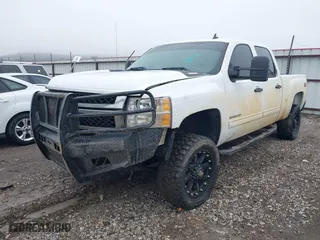 2014 Chevrolet Silverado 2500HD LT with VIN 1GC1KXC83EF101093, listed as a IAAI auction lot 41368673 with 286,280 mi miles. Bid and sale history available at carsss.com. Image 20.