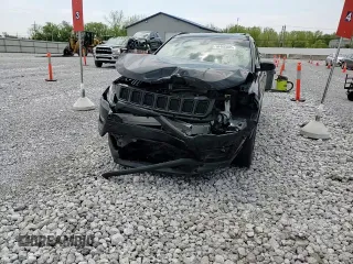 2018 Jeep Compass Altitude z VIN 3C4NJCBB5JT327078, wystawiony jako Copart lot #56466005 z przebiegiem 73 768 mil mil oraz Szkoda całkowita • Salvage title. Historia ofert i sprzedaży dostępna na DreamBid. Obrazek 14.