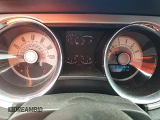 2010 Ford Mustang V6 z VIN 1ZVBP8EN1A5167198, wystawiony jako Copart lot #54475385 z przebiegiem 116 344 mil mil oraz Nie do naprawy • Non repairable. Historia ofert i sprzedaży dostępna na DreamBid. Obrazek 9.