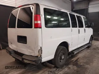 2012 Chevrolet Express Passenger LS z VIN 1GAWGPFGXC1114016, wystawiony jako IAAI lot #41514481 z przebiegiem 294 040 mil mil oraz . Historia ofert i sprzedaży dostępna na DreamBid. Obrazek 6.