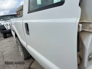 2011 Ford F-250 XL z VIN 1FT7W2B64BEC17079, wystawiony jako IAAI lot #42890662 z przebiegiem 106 522 mil mil oraz . Historia ofert i sprzedaży dostępna na DreamBid. Obrazek 28.