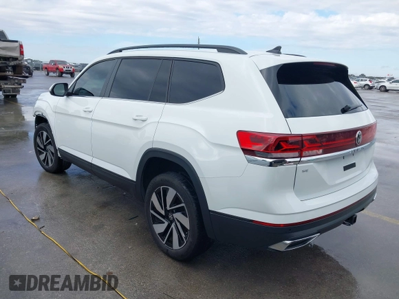 2024 Volkswagen Atlas SE z VIN 1V2JR2CA3RC508659, wystawiony jako IAAI lot #41430628 z przebiegiem 23 139 mil mil oraz . Historia ofert i sprzedaży dostępna na DreamBid. Obrazek 3.