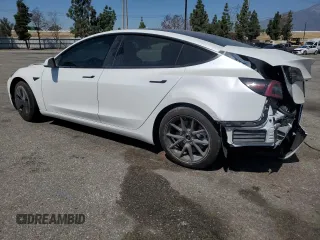 2021 Tesla Model 3 Long Range z VIN 5YJ3E1EB2MF007067, wystawiony jako Copart lot #52584715 z przebiegiem 31 311 mil mil oraz Szkoda całkowita • Salvage title. Historia ofert i sprzedaży dostępna na DreamBid. Obrazek 2.