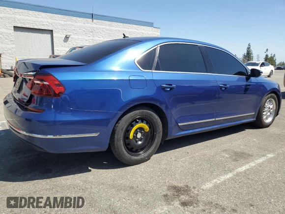 2017 Volkswagen Passat S z VIN 1VWAT7A38HC013566, wystawiony jako Copart lot #52431305 z przebiegiem 111 598 mil mil oraz Szkoda całkowita • Salvage title. Historia ofert i sprzedaży dostępna na DreamBid. Obrazek 3.