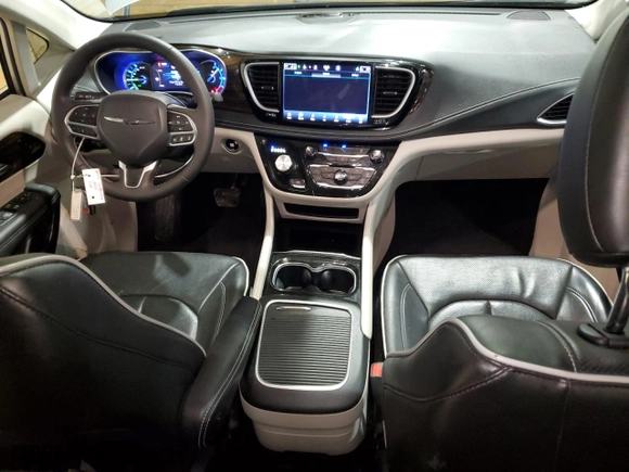 2023 Chrysler Pacifica Hybrid Limited with VIN 2C4RC1S70PR592370, listed as a Copart auction lot 47814885 with 31,876 mi miles and Salvage Title. Bid and sale history available at carsss.com. Image 8.