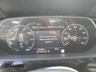 2022 Audi e-tron Premium Plus с VIN WA1LAAGE5NB025922, выставлен на аукционе Copart как лот 60321775 с пробегом 35 498 миль миль и Чистый • Clean title. История ставок и продаж доступна на DreamBid. Изображение 9.