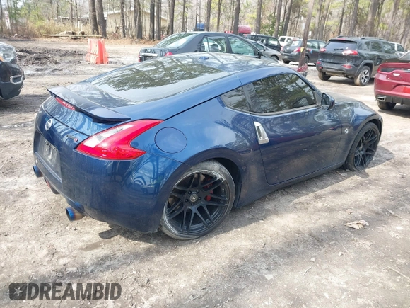 2014 Nissan 370Z Nismo z VIN JN1AZ4EH0EM631950, wystawiony jako IAAI lot #41685567 z przebiegiem 103 282 mil mil oraz . Historia ofert i sprzedaży dostępna na DreamBid. Obrazek 4.