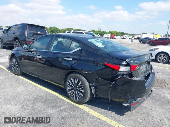 2024 Nissan Altima SV with VIN 1N4BL4DV0RN346293, listed as a IAAI auction lot 42137294 with 32,107 mi miles and . Bid and sale history available at carsss.com. Image 3.