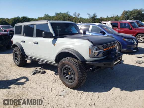2022 Ford Bronco with VIN 1FMEE5DP2NLB19908, listed as a Copart auction lot 71502993 with 10,887 mi miles. Bid and sale history available at carsss.com. Image 4.