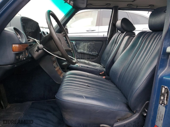 1984 Mercedes-Benz 300 Series 300D-T with VIN WDBAB33A2EA185575, listed as a Copart auction lot 41542115 with 269,620 mi miles and Salvage Title. Bid and sale history available at carsss.com. Image 7.