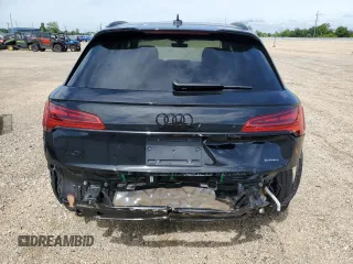 2022 Audi Q5 S line Prestige with VIN WA1FAAFY7N2111029, listed as a Copart auction lot 61124405 with 28,442 mi miles and Salvage title. Bid and sale history available at DreamBid. Image 6.